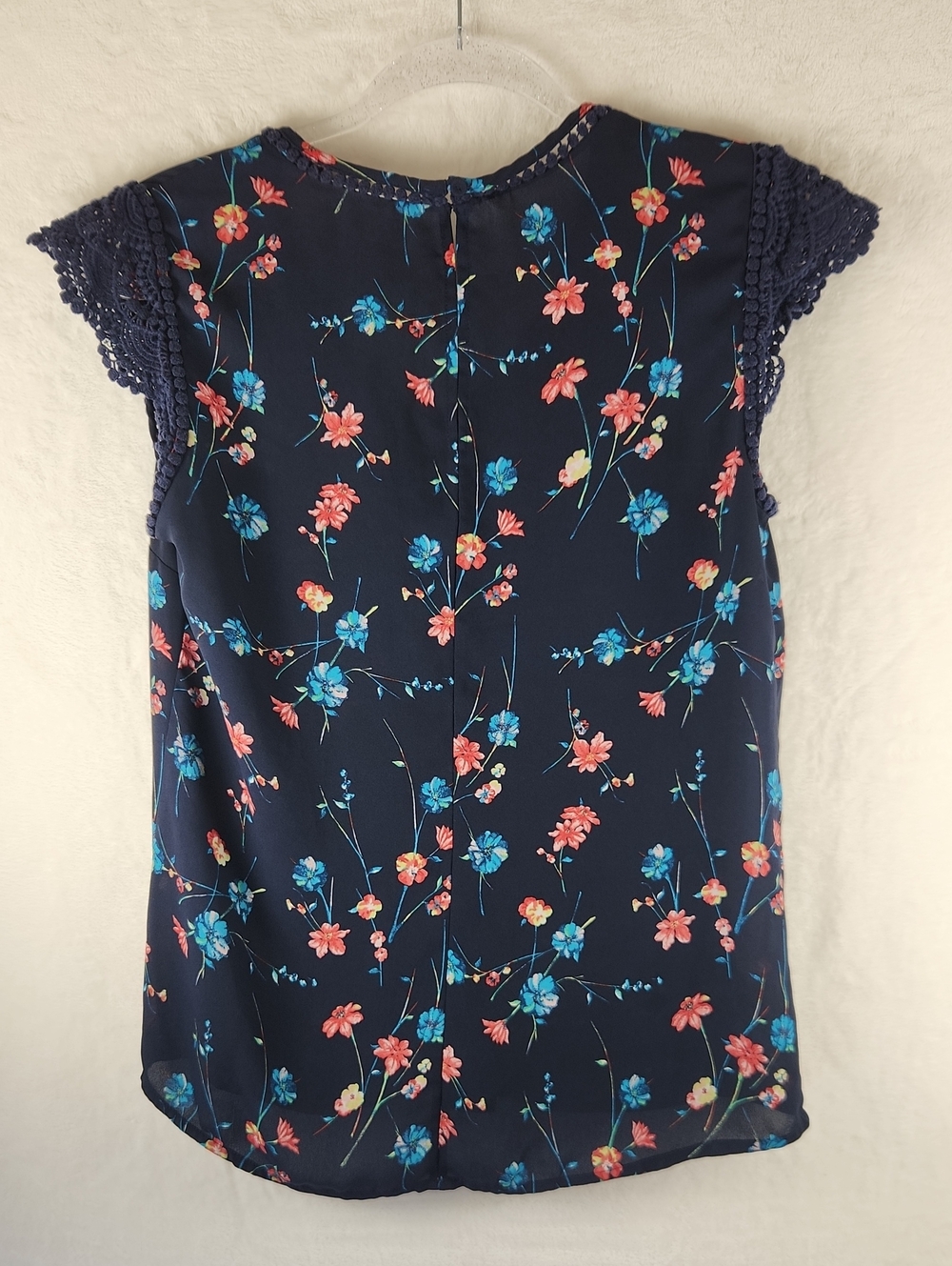 Daniel Rainn Navy Floral V-Neck Cap Sleeve Blouse - Picture 5 of 16
